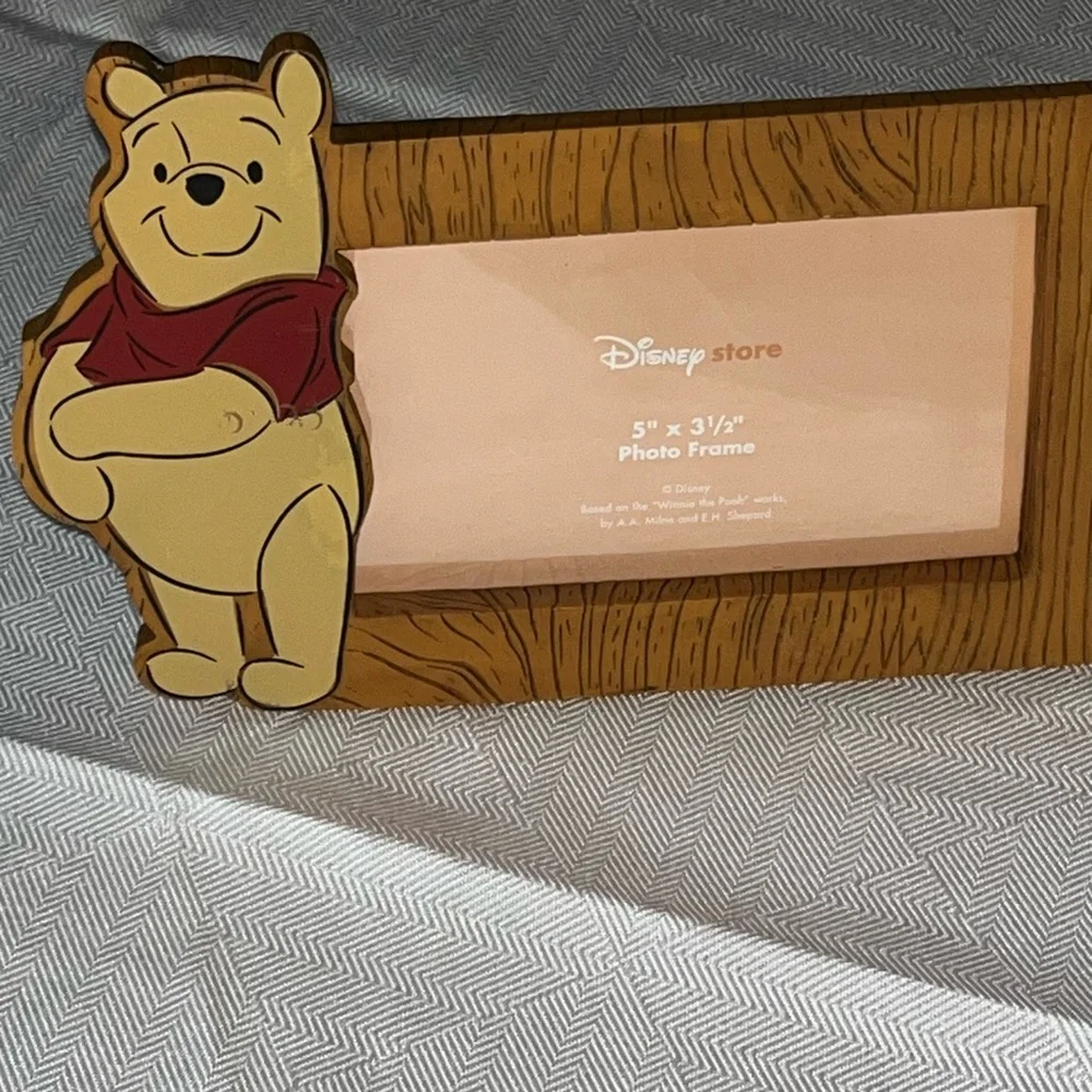 Disney Store Winnie the Pooh Picture Frame Holds 5” x 3 1/2” Picture‎